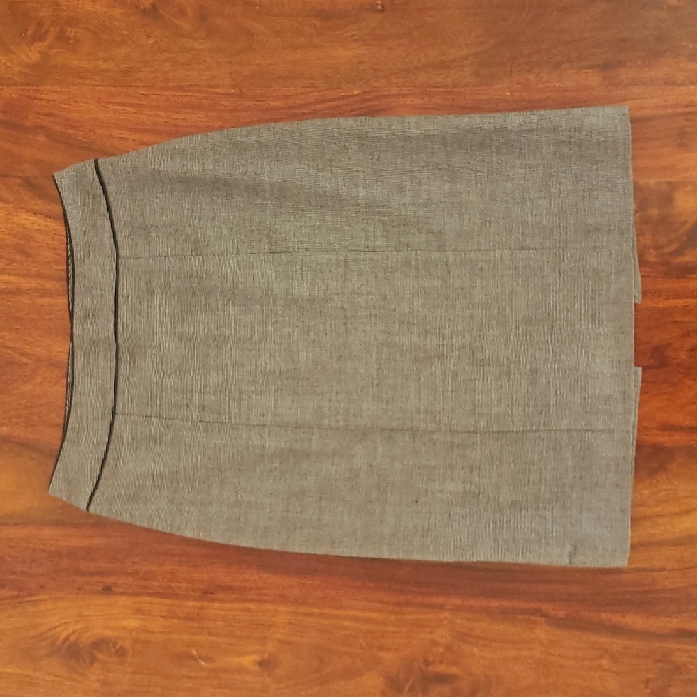WHITE HOUSE BLACK MARKET Black & White Tailored Pencil Skirt | SIZE 2